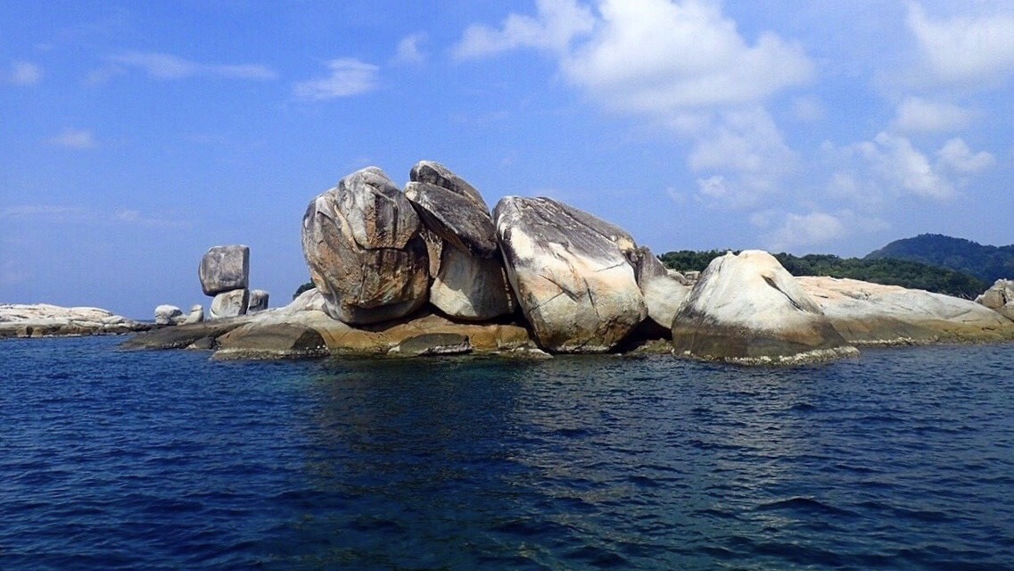 เกาะหินซ้อน